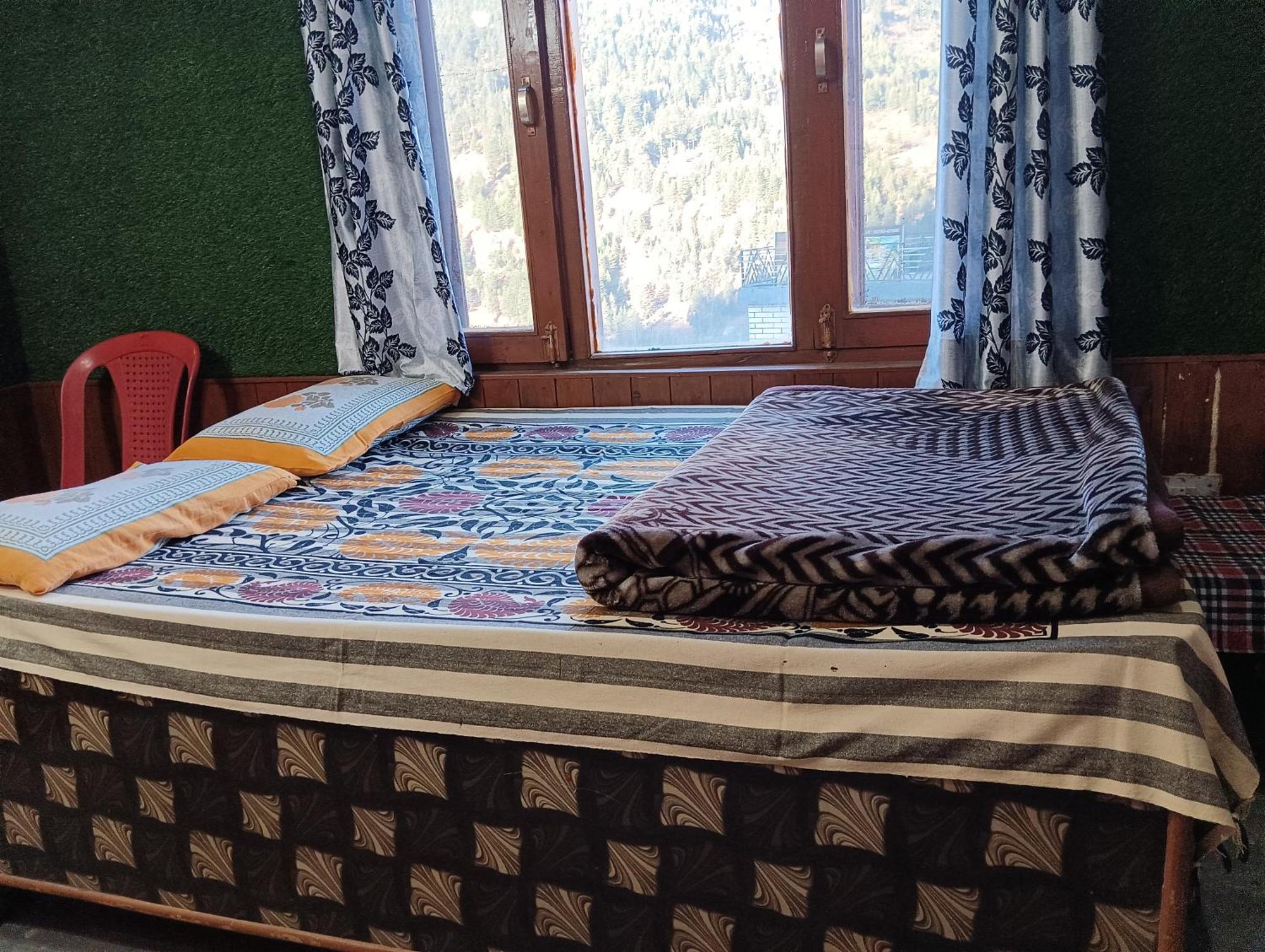 Roop Mountain Homestay Manāli Zewnętrze zdjęcie