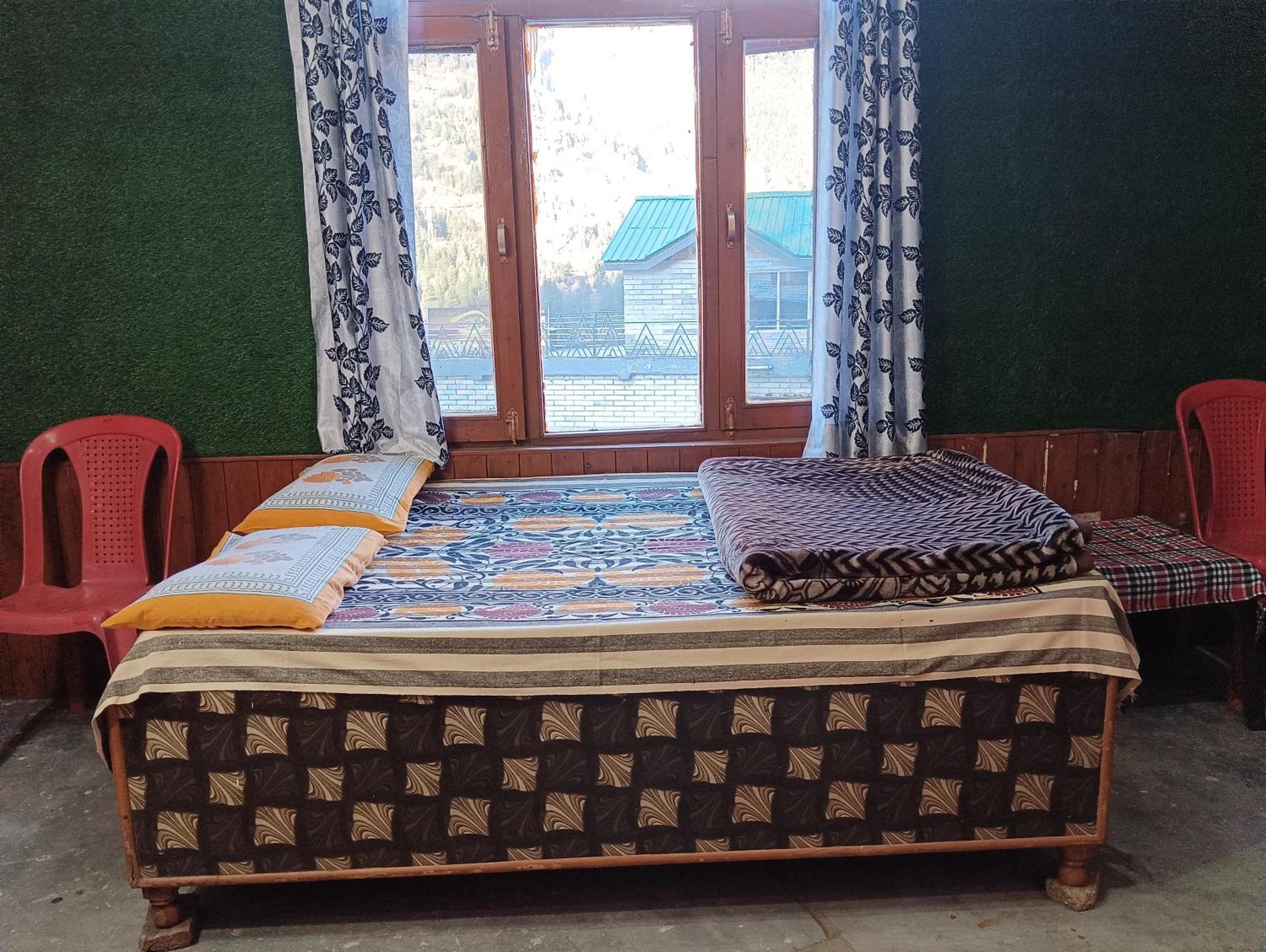 Roop Mountain Homestay Manāli Zewnętrze zdjęcie