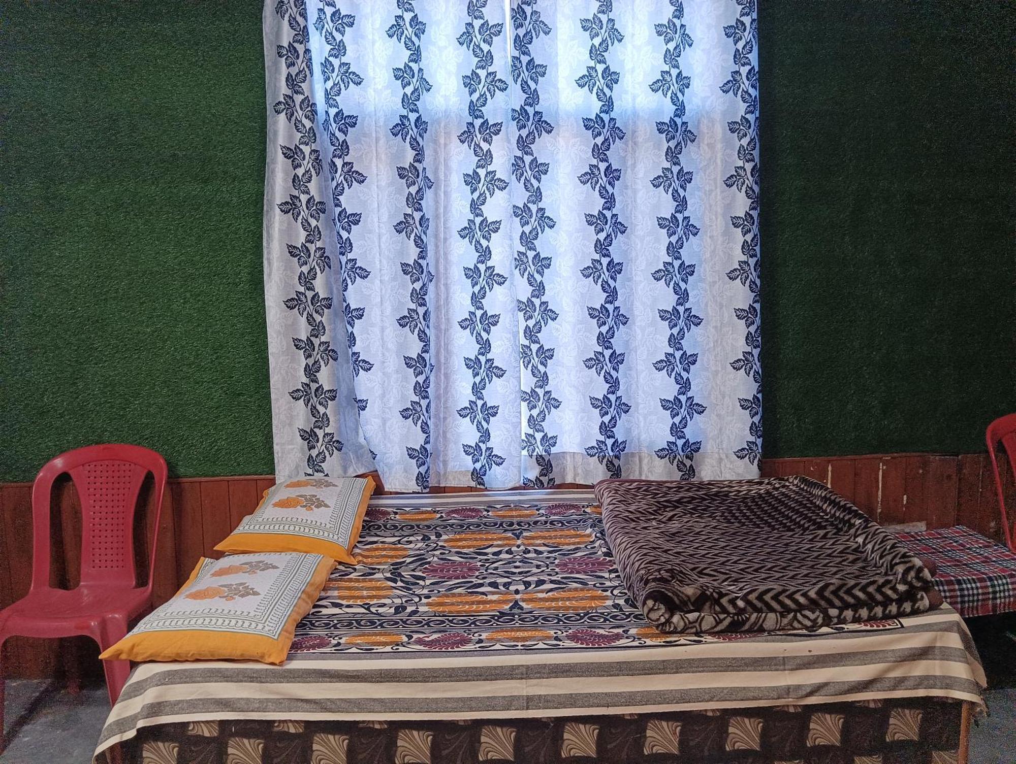 Roop Mountain Homestay Manāli Zewnętrze zdjęcie